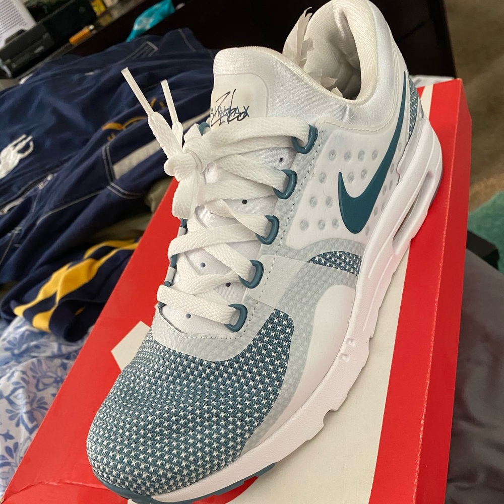 Nike Air Max Zero Essential